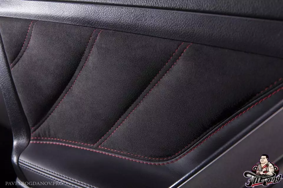 Toyota Camry. Полная перетяжка кузова в красный матовый хром и потолок в алькантару.