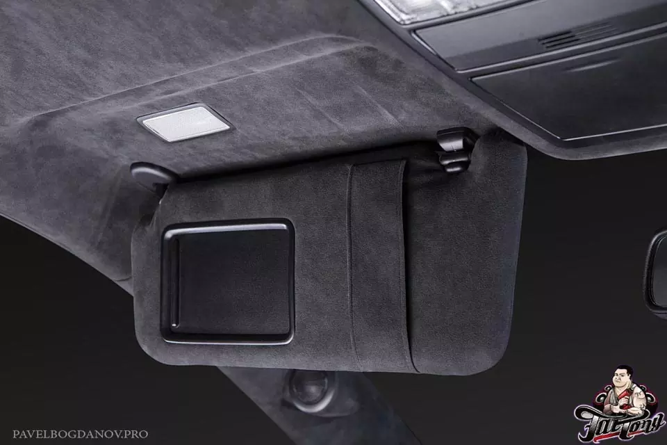 Toyota Camry. Полная перетяжка кузова в красный матовый хром и потолок в алькантару.