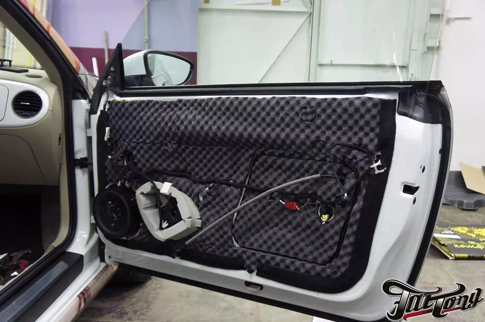 VW New Beetle. Шумоизоляция класса Люкс.