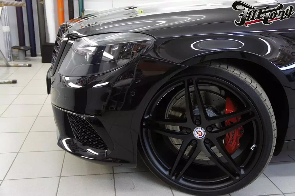 Mercedes S63 AMG (w222). Окрас масок фар в черный глянец. Окрас выхлопных насадок.