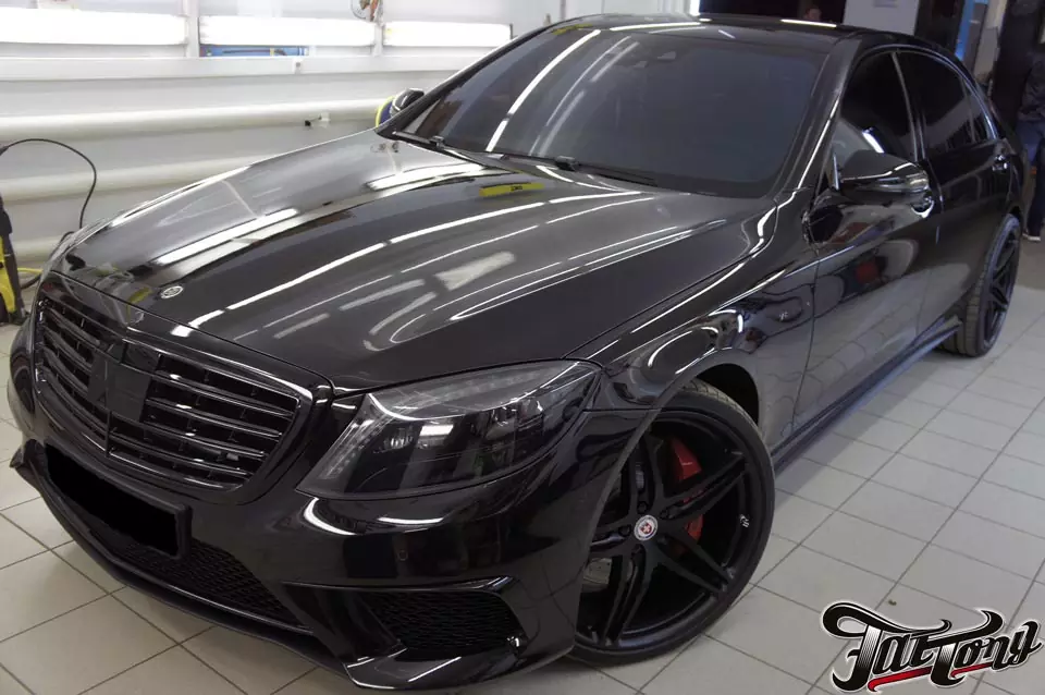 Mercedes S63 AMG (w222). Окрас масок фар в черный глянец. Окрас выхлопных насадок.