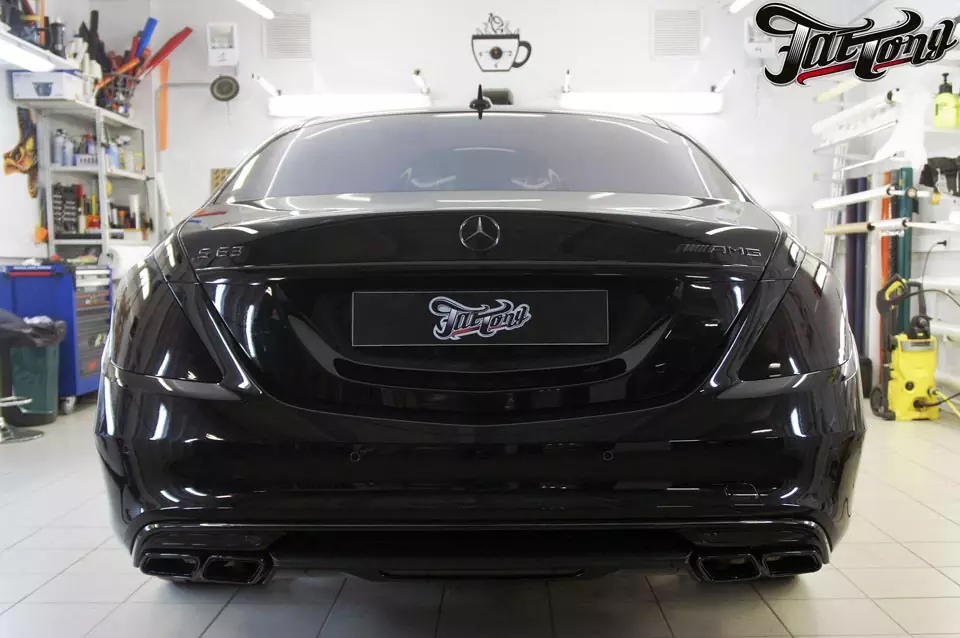 Mercedes S63 AMG (w222). Окрас масок фар в черный глянец. Окрас выхлопных насадок.