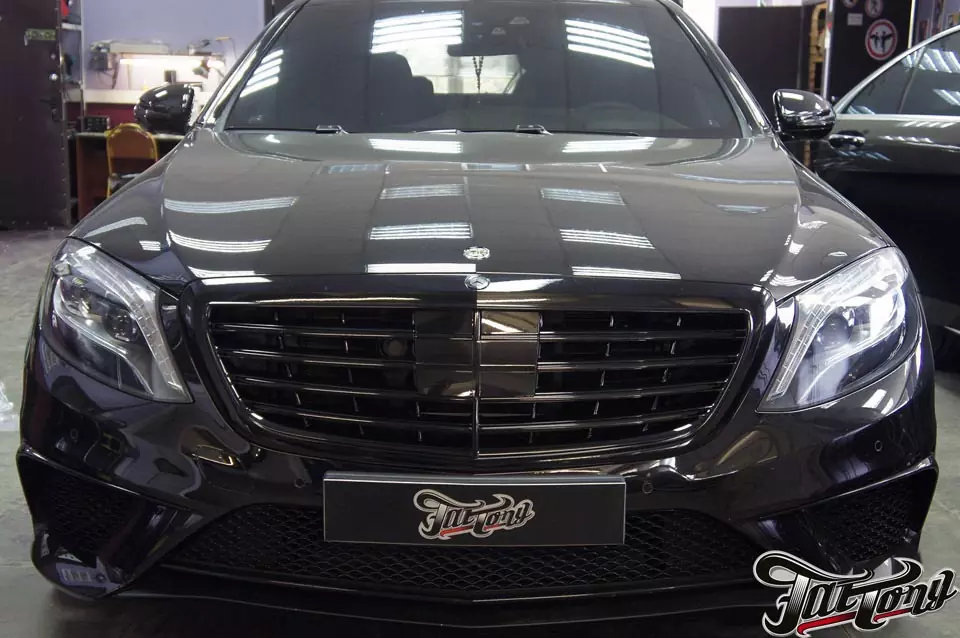 Mercedes S63 AMG (w222). Окрас масок фар в черный глянец. Окрас выхлопных насадок.