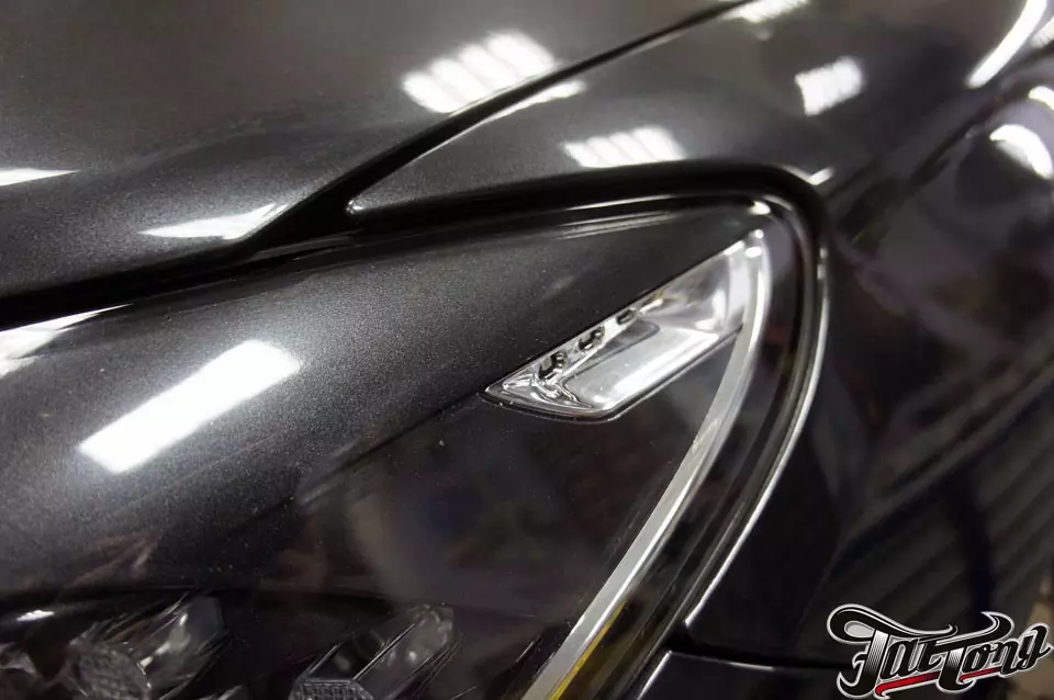 BMW GT5. Окрас масок фар в цвет кузова.