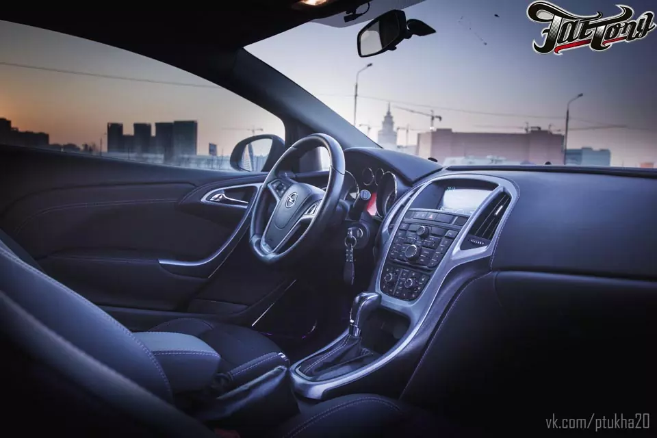 Opel Astra J. Полный пошив салона.